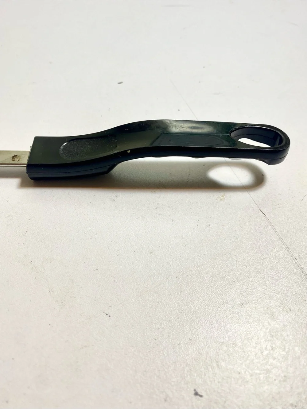Bonny black serrated